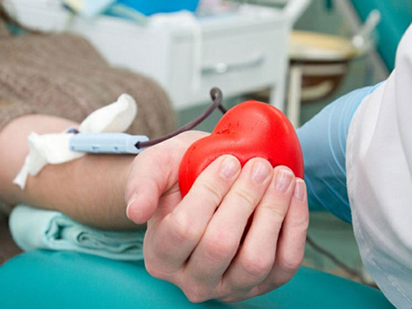 Новость - События - Помоги спасти: в госпитале просят срочно сдать кровь