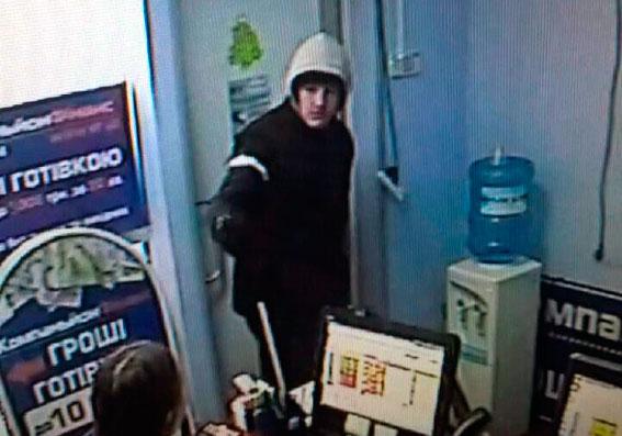 Новость - События - А маску забыл: в Харькове мужчина с пистолетом ограбил фирму, выдающую кредиты