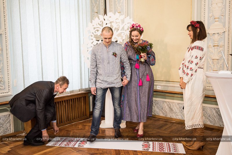 Новость - События - "Я его нашла": в Харькове зарегистрировали первый выездной "брак за сутки"