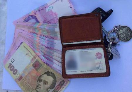 Новость - События - Взятки не гладки: в Харькове поймали полицейского, который "крышевал" бизнес