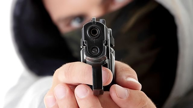 Новость - События - Ищут очевидцев: в Харькове вооруженный мужчина совершил ограбление