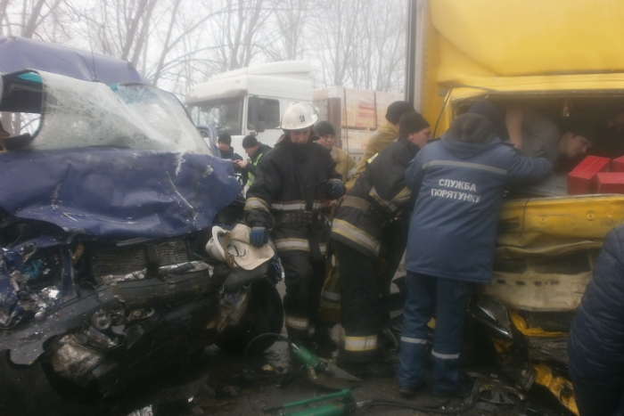Новость - События - Трое в больнице: под Харьковом произошло ДТП с двумя грузовыми машинами