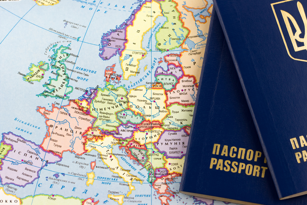 Адреса, цены, документы: гид по получению биометрического паспорта в Харькове фото