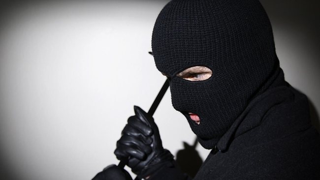 Новость - События - Избили и ограбили: под Харьковом грабители в масках напали на  семью в их собственном доме