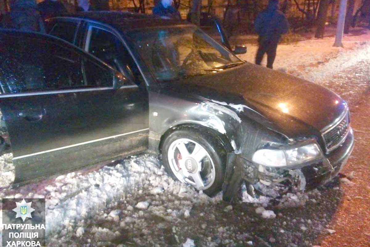 Новость - События - Финиш в дереве: в Харькове, убегая от полиции, пьяный водитель попал в аварию