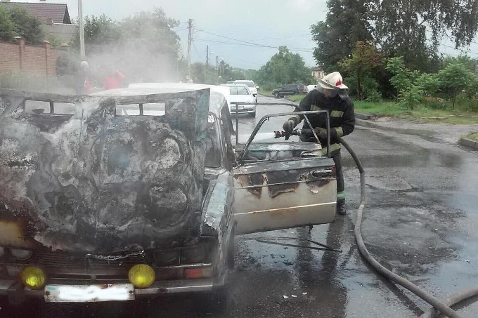 Новость - События - Прямо на ходу: в Харькове во время движения загорелся автомобиль