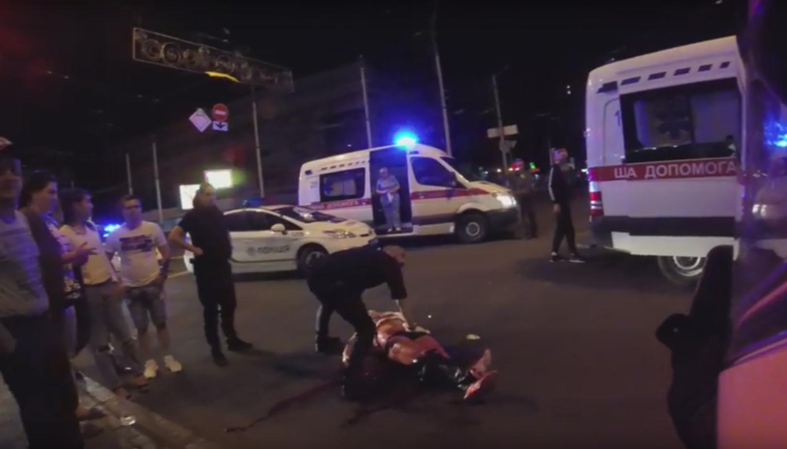 Новость - События - Видеофакт: в центре Харькова убили иностранца