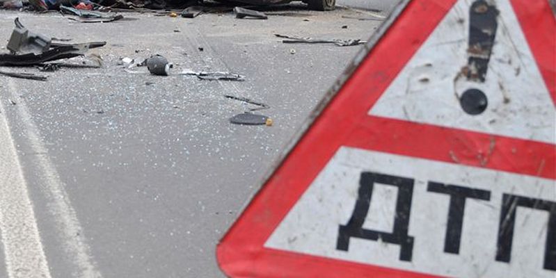 Новость - События - Всмятку: в Харькове полицейский чиновник разбил служебную машину