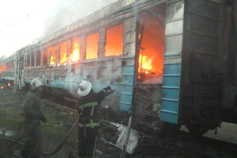 Новость - События - Фотофакт: в Харькове пылала электричка