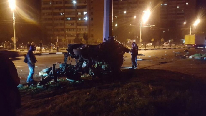 Новость - События - Трое погибших: на проспекте Гагарина Mercedes влетел в столб