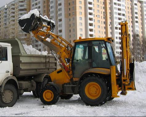 Фото www.rul.by  Дороги города посыпают песчано-солевой смесью. 