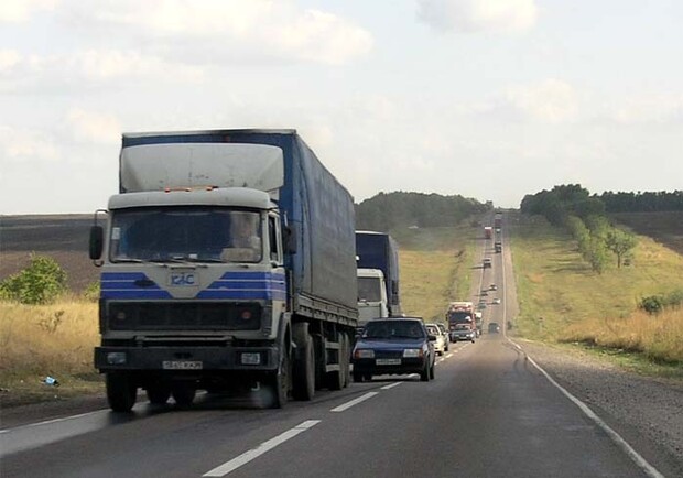 Водители будут платить за лишний груз налог. Фото akak.ru.