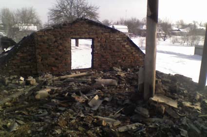 Фото пресс-службы МЧС. Магазин сгорел почти полностью. 
