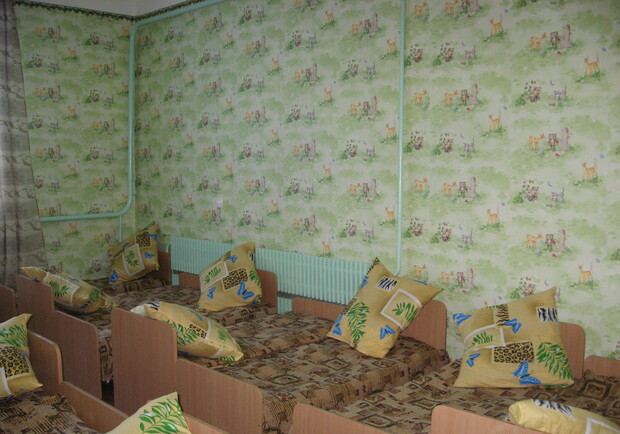 Фото kp.ua. В детских садах мало матрацев, подушек и одеял.