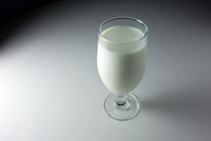 Фото www.sxc.hu. В супермаркетах начнут продавать молоко "областного" производства. 