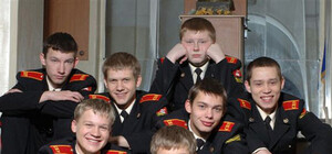 «Кадетство» как в фильме: 1500 мальчишек на Луганщине ждут 2013 года