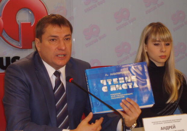 Андрей Белогрищенко пообещал, что "Харьковские созвездия" продолжат помогать детдомам, проводить благотворительные вечера, концерты и праздники.