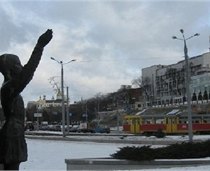 Колонна в 2009-м вошел в 10-ку самых аляповатых украинских памятников. Фото Надежды ШОСТАК.