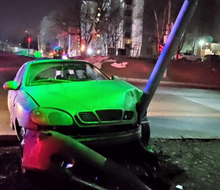 Пятый раз за месяц: в Харькове пьяный таксист попал в ДТП. Фото: патрульная полиция