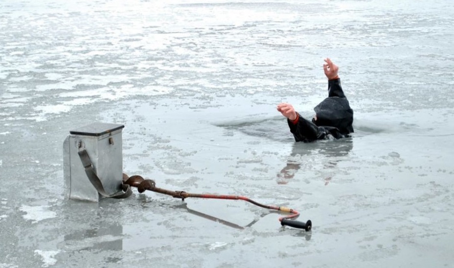 Под Харьковом трое рыбаков провалились под лед. Фото иллюстративное: cheb.ru