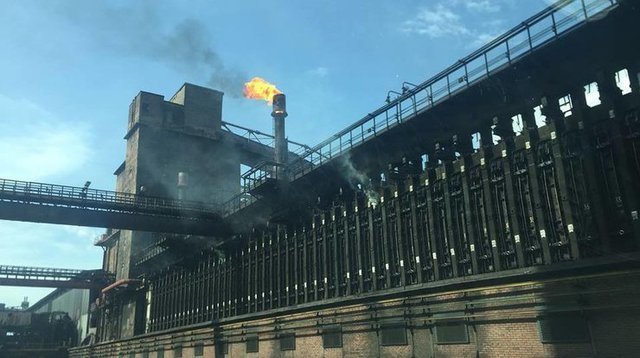 В Харькове погасили факел на "коксохиме". Фото: 112.ua