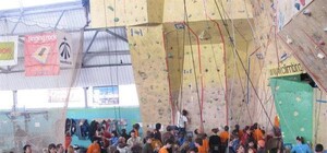 Харьков покорили чугуевские скалолазы