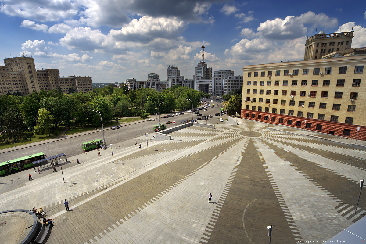 В Харькове перекрыли площадь Свободы. Фото: stroyobzor.ua
