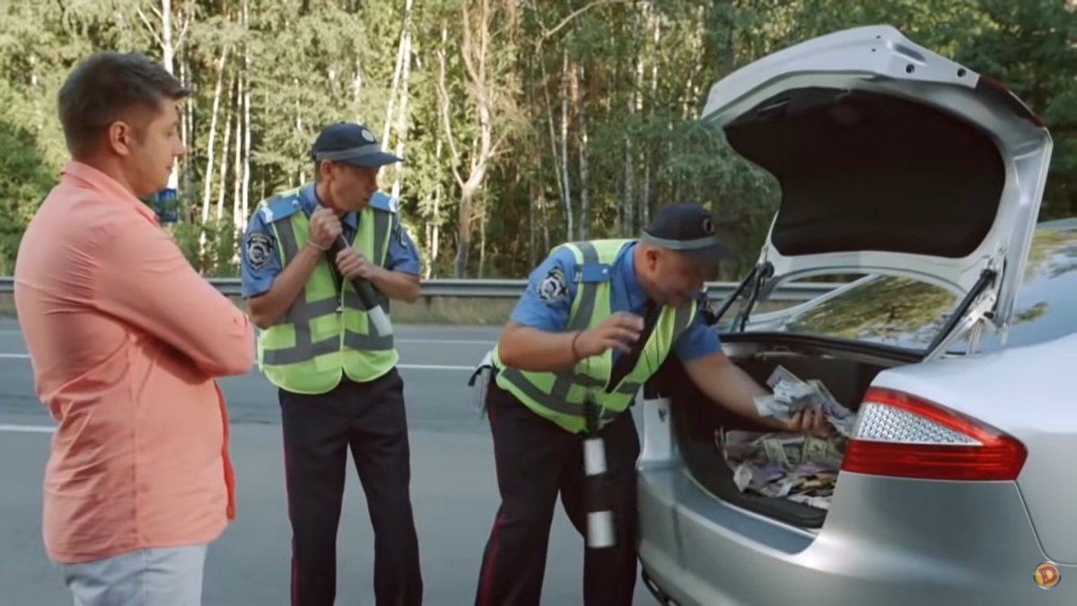 Что делать, если полиция просит открыть багажник. Фото: auto.24tv.ua