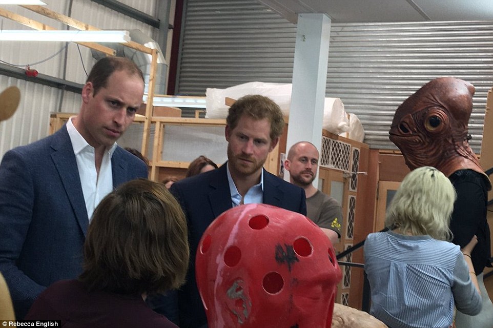 Принцы Уильям и Гарри: бои на световых мечах и встреча с кумирами из Звездных войн