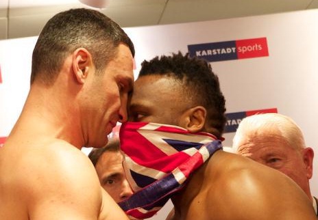 Соперник Кличко ударил украинца во время церемонии взвешивания