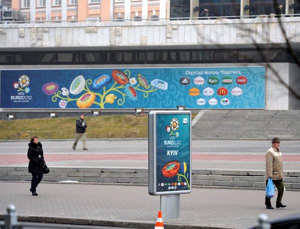 Матчи Евро-2012 будут транслировать по трем каналам
