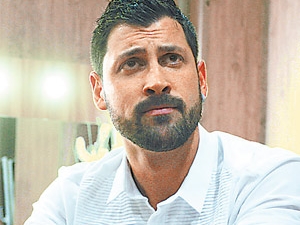 Максим Чмерковский объяснил свой поцелуй с подругой тем, что был подшофе 