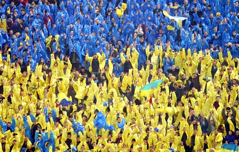 Поддержка фанов в Харькове, как всегда, на высоком уровне. Хоть и без аншлага. Фото Федерации футбола Украины