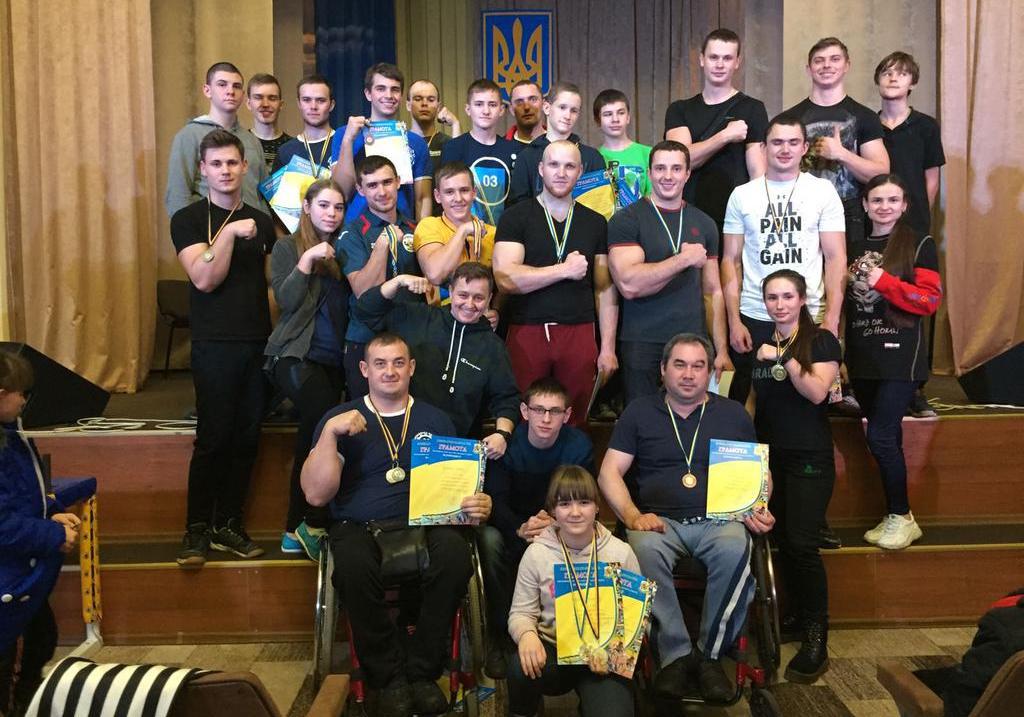 Кубок области по армрестлингу: в Полтаве 100 спортсменов боролись на руку