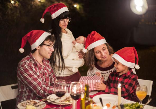 Оливье, шампанское и мандарины: во сколько обойдется днепрянам новогодний стол