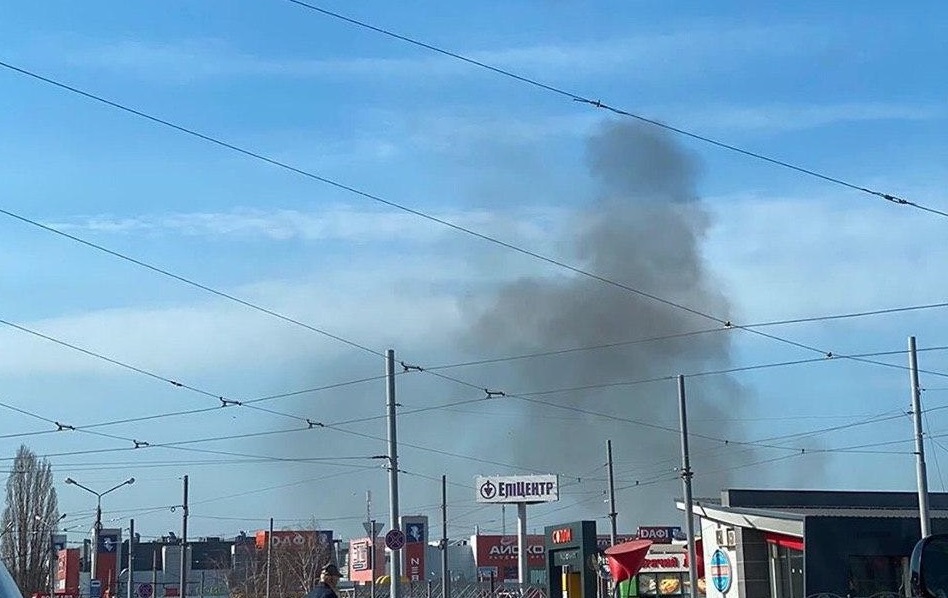 На Салтовке разгорается крупный пожар. Фото: ХСалтовка