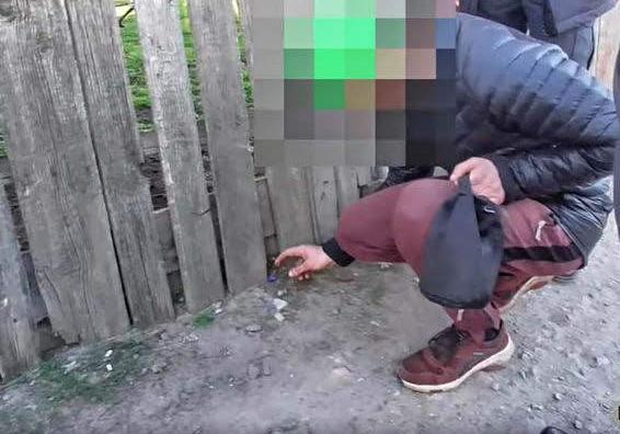 Одесский закладчик рассказал, где обычно прячут наркотики: видео