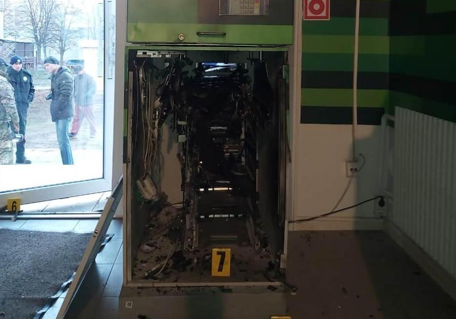 Новость - События - Забрали деньги: в Харькове взорвали банкомат "Приватбанка" в жилом доме