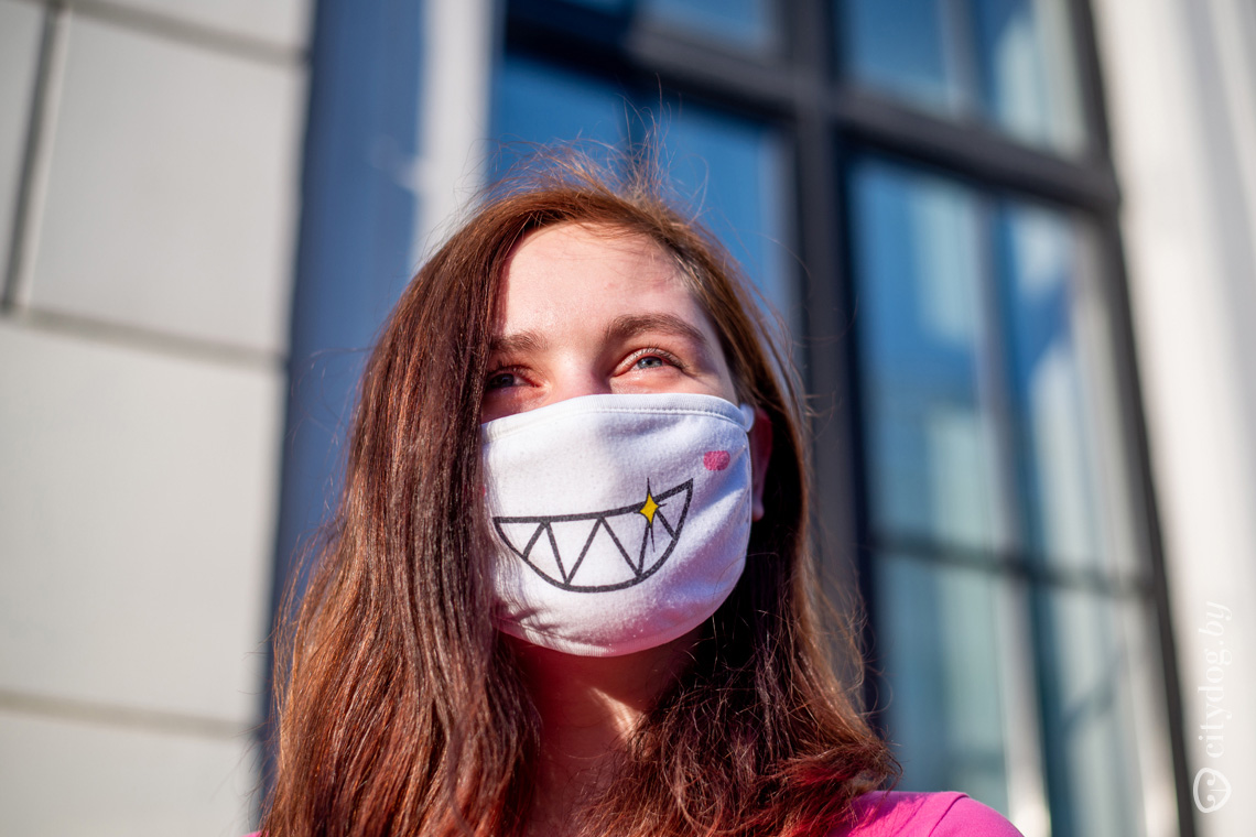 Ходит в маске: в Одессе пропала 14-летняя девочка