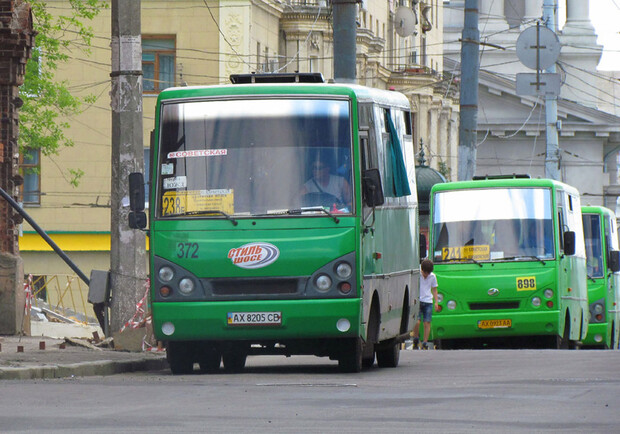 Как ходят маршрутки в Харькове во время карантина. Фото: politeka.net