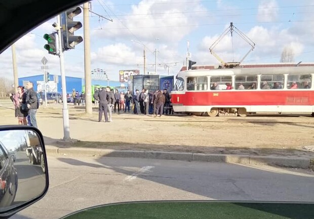 Харьковчане блокируют движение трамваев. Фото: Юрий Сидоренко