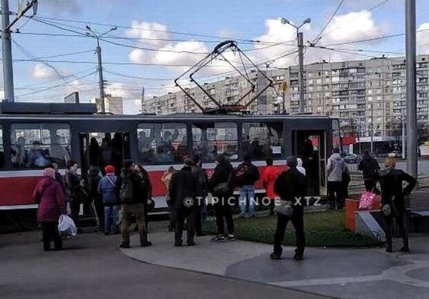 Появилось видео, как в Харькове блокируют движение трамвая. Фото: Типичное ХТЗ