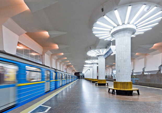 С ограниченным пропуском пассажиров: Кернес просит Кабмин восстановить работу метро в Харькове фото