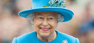 Привет от королевы: Елизавета II пригласила в гости школьницу из Бучи