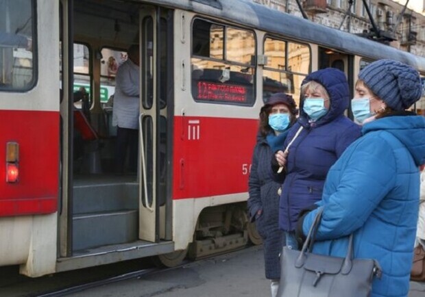 "Только работники критической инфраструктуры": как будет работать наземный транспорт в Харькове фото