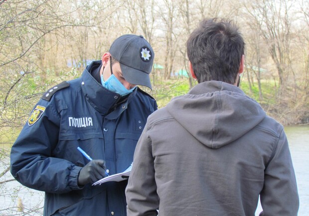 Усиление карантина: в Харьковской области оштрафовали людей без масок фото