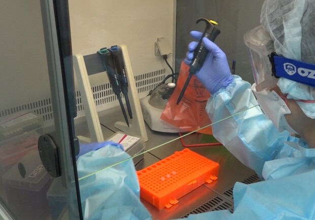 Как выглядит лаборатория, в которой проводят тесты на коронавирус в Харькове. Фото: ХОГА