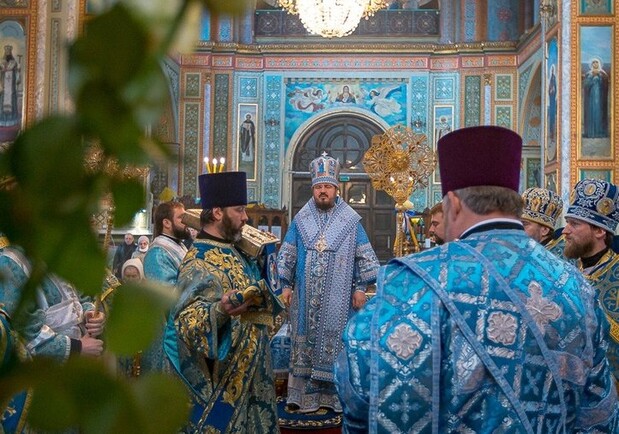 Нарушили карантин: в Харькове могут оштрафовать священников двух храмов фото
