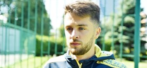 Скандальчик: син колишнього зятя експрезидента України привітав бабусю червоним прапором 