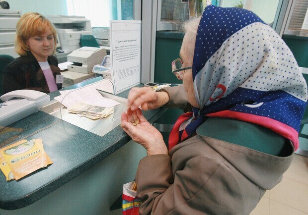 Как работают отделения "Мегабанка" в Харькове после ослабления карантина. Фото: pinterst.com